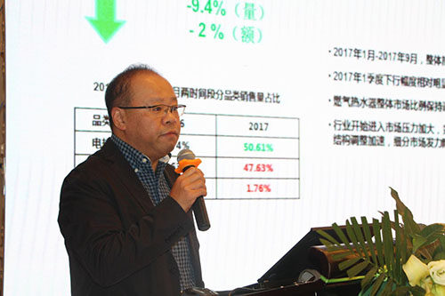 信息化與產(chǎn)業(yè)研究部市場處處長錢軍